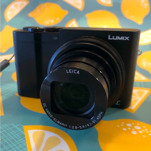 Panasonic Lumix DMC-ZS100 - Picture 2 of 10